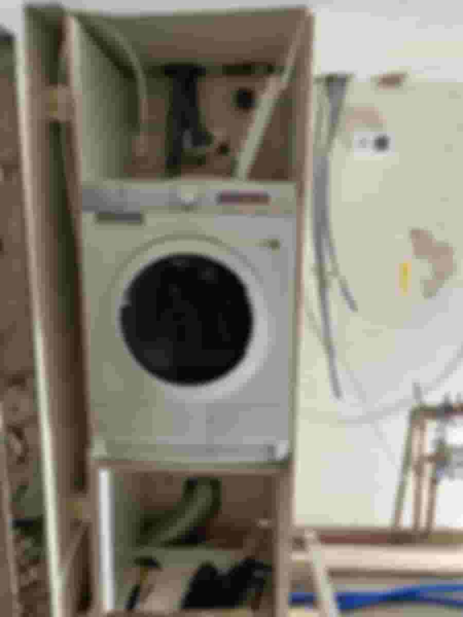 Torktumlare och tvättmaskin i skåp, test av höjd.