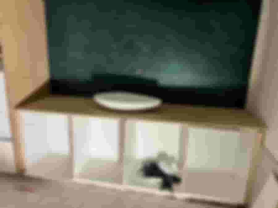 Skånskiva med vit skål, förberedd för framtida inredning.