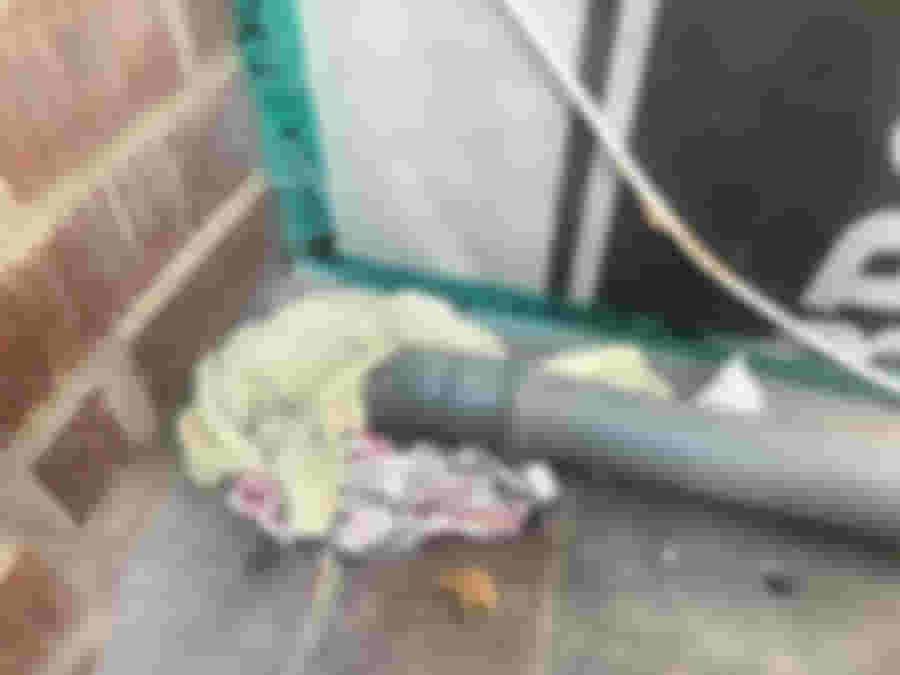 Avlopp i uterummet, väntar på badrumsrenovering i källaren.